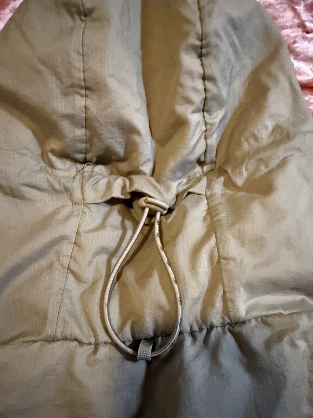 ALO Yoga Men's Hooded Windbreaker in Olive Green - Picture 4 of 5
